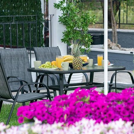 Afroditi Holiday Home - Blue Apartment Свороната Экстерьер фото
