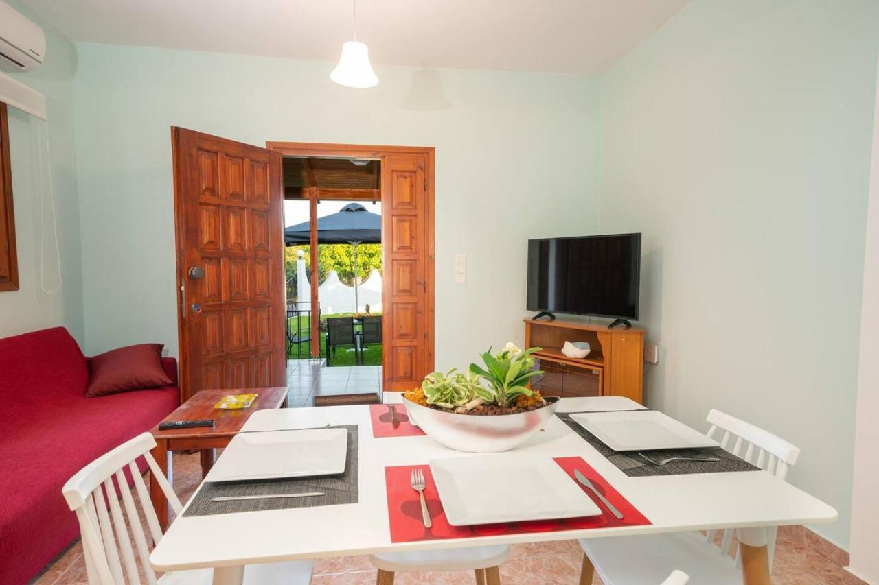 Afroditi Holiday Home - Blue Apartment Свороната Экстерьер фото