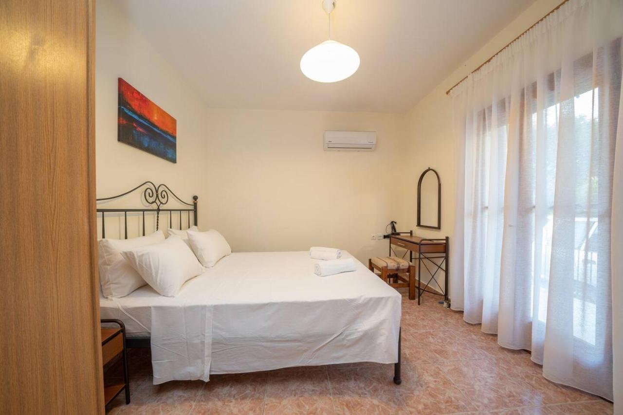 Afroditi Holiday Home - Blue Apartment Свороната Экстерьер фото